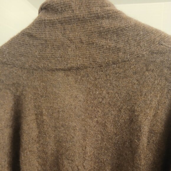 Lord & Taylor 100% Cashmere Luxe Cardi­gan - Picture 9 of 11